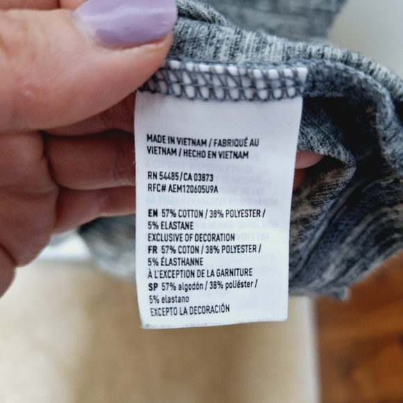 American Eagle Gray Space Dye Core Flex Classic Fit V Neck Tee Shirt Size XL - Picture 8 of 8